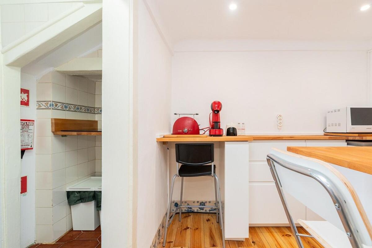 Attic Apartment With Balcony In Bairro Alto ลิสบอน ภายนอก รูปภาพ