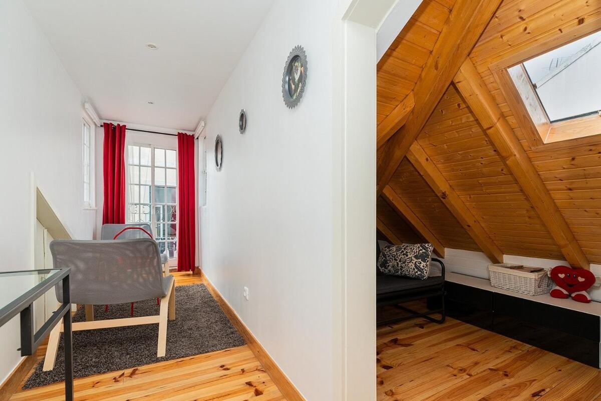 Attic Apartment With Balcony In Bairro Alto ลิสบอน ภายนอก รูปภาพ