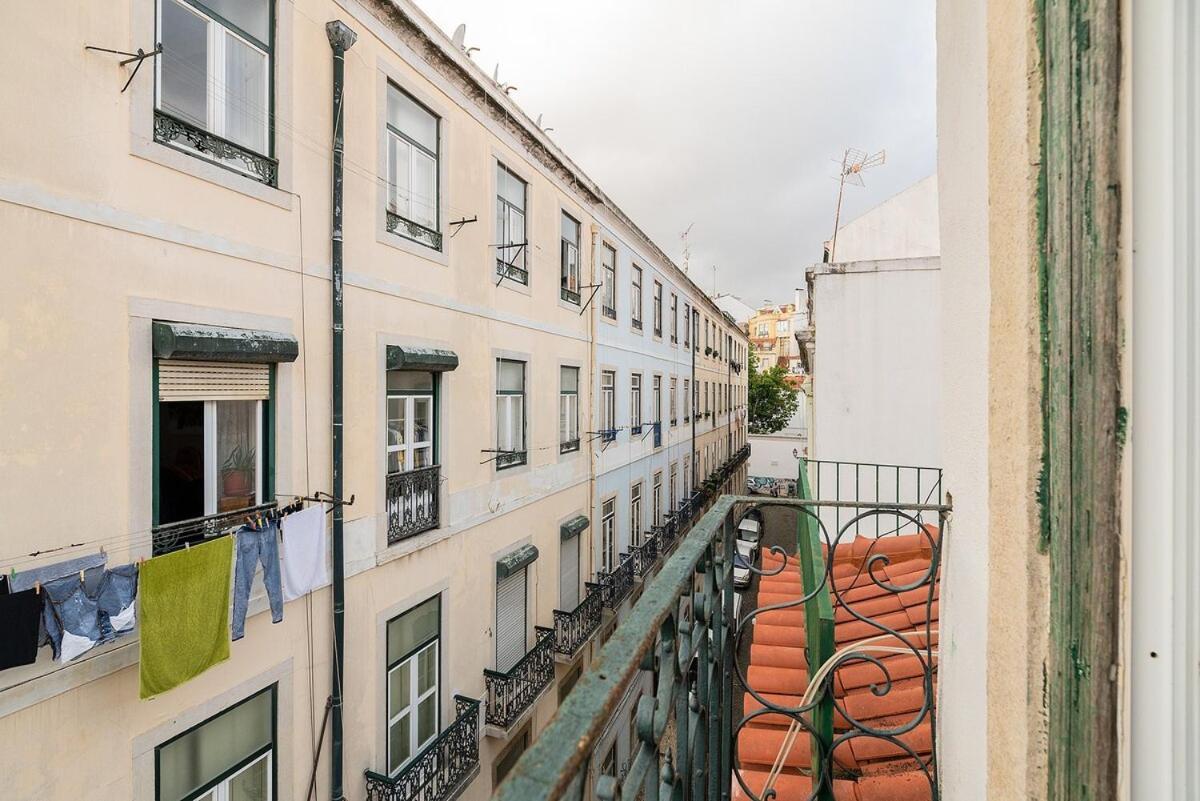 Attic Apartment With Balcony In Bairro Alto ลิสบอน ภายนอก รูปภาพ