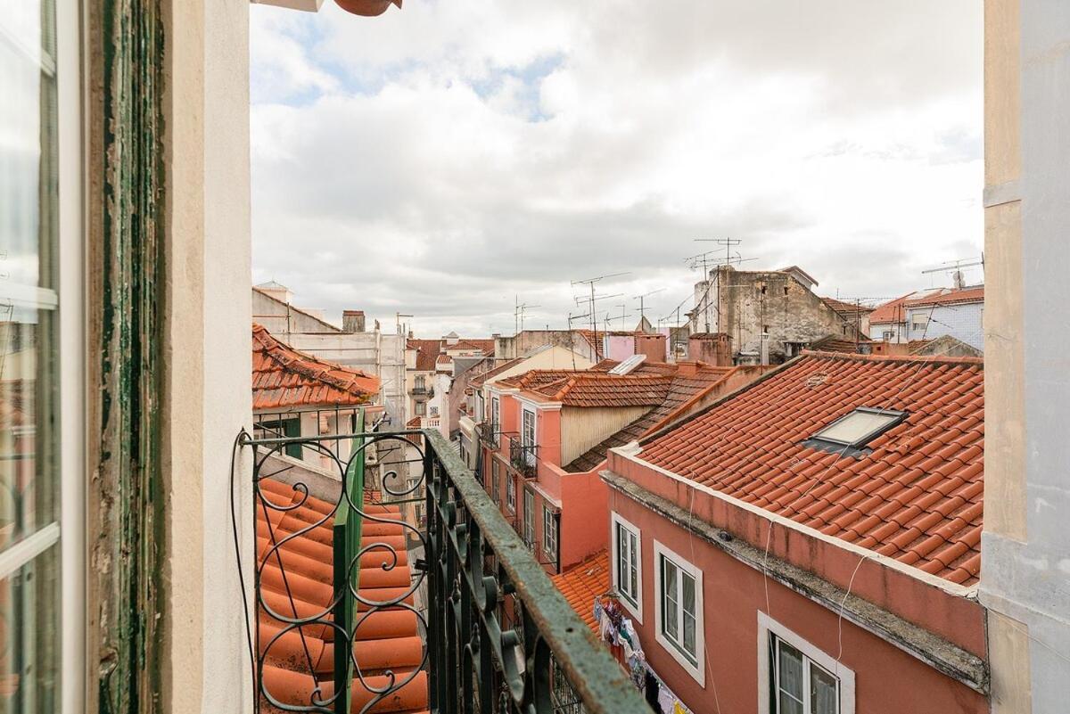 Attic Apartment With Balcony In Bairro Alto ลิสบอน ภายนอก รูปภาพ