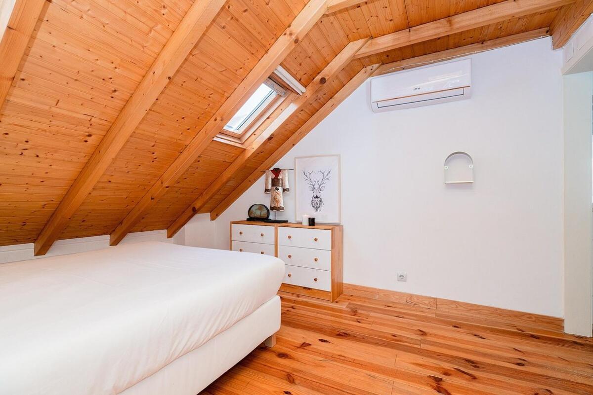 Attic Apartment With Balcony In Bairro Alto ลิสบอน ภายนอก รูปภาพ
