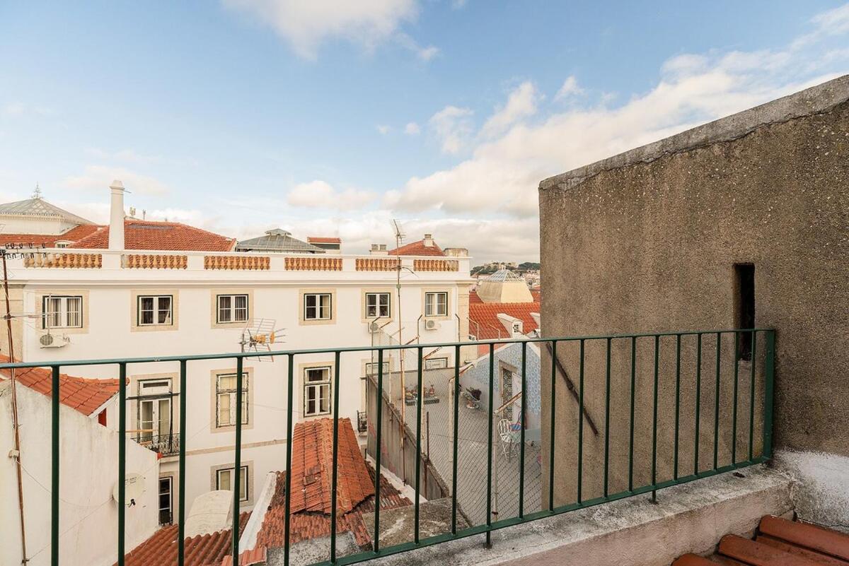 Attic Apartment With Balcony In Bairro Alto ลิสบอน ภายนอก รูปภาพ